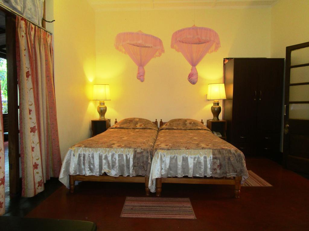 Hotel Shalini アヌラーダプラ 部屋 写真