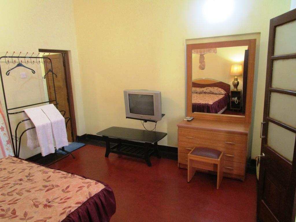 Hotel Shalini アヌラーダプラ 部屋 写真