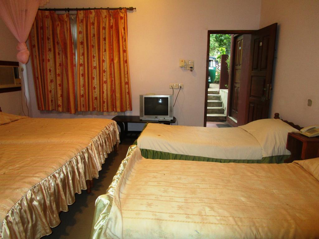 Hotel Shalini アヌラーダプラ 部屋 写真