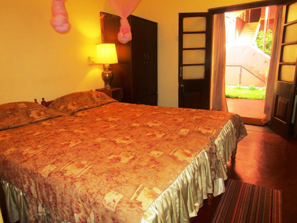 Hotel Shalini アヌラーダプラ 部屋 写真