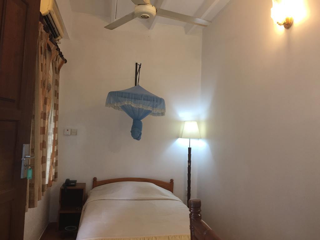 Hotel Shalini アヌラーダプラ エクステリア 写真