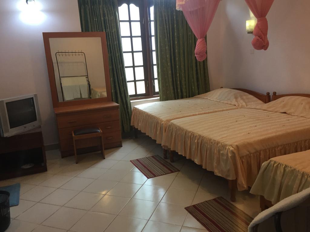 Hotel Shalini アヌラーダプラ エクステリア 写真