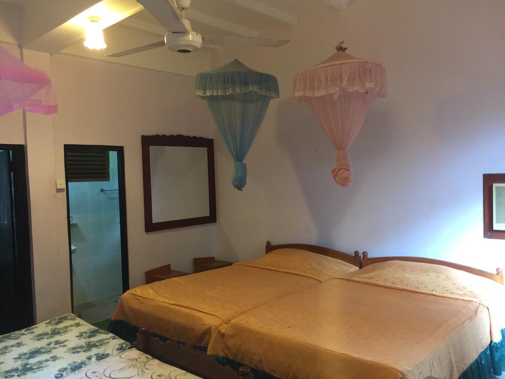 Hotel Shalini アヌラーダプラ エクステリア 写真